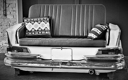 Heckflossen-Sofa